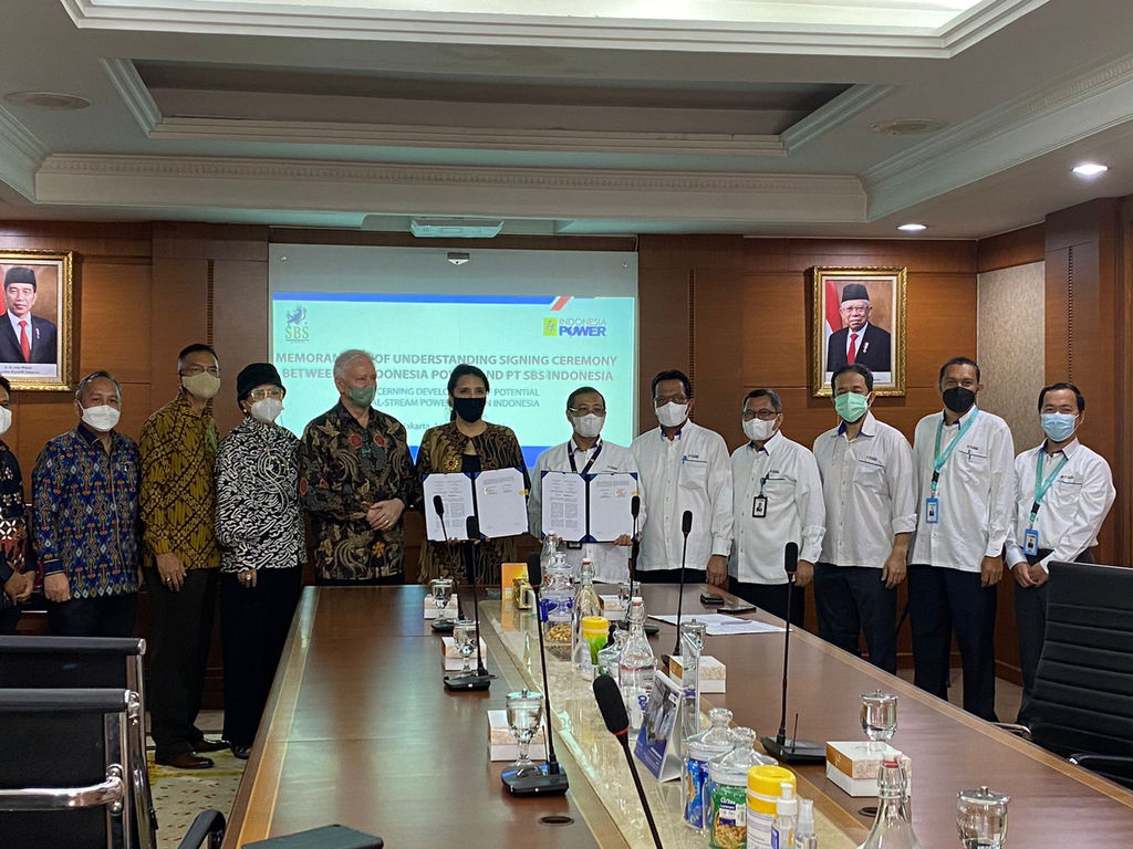 The signing of memorandum of understanding between SBS and Indonesia Power (Courtesy of SBS)