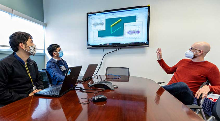 Mechanical engineering researchers discuss WEC-Sim tool (Courtesy of NREL/Photo by Werner Slocum)