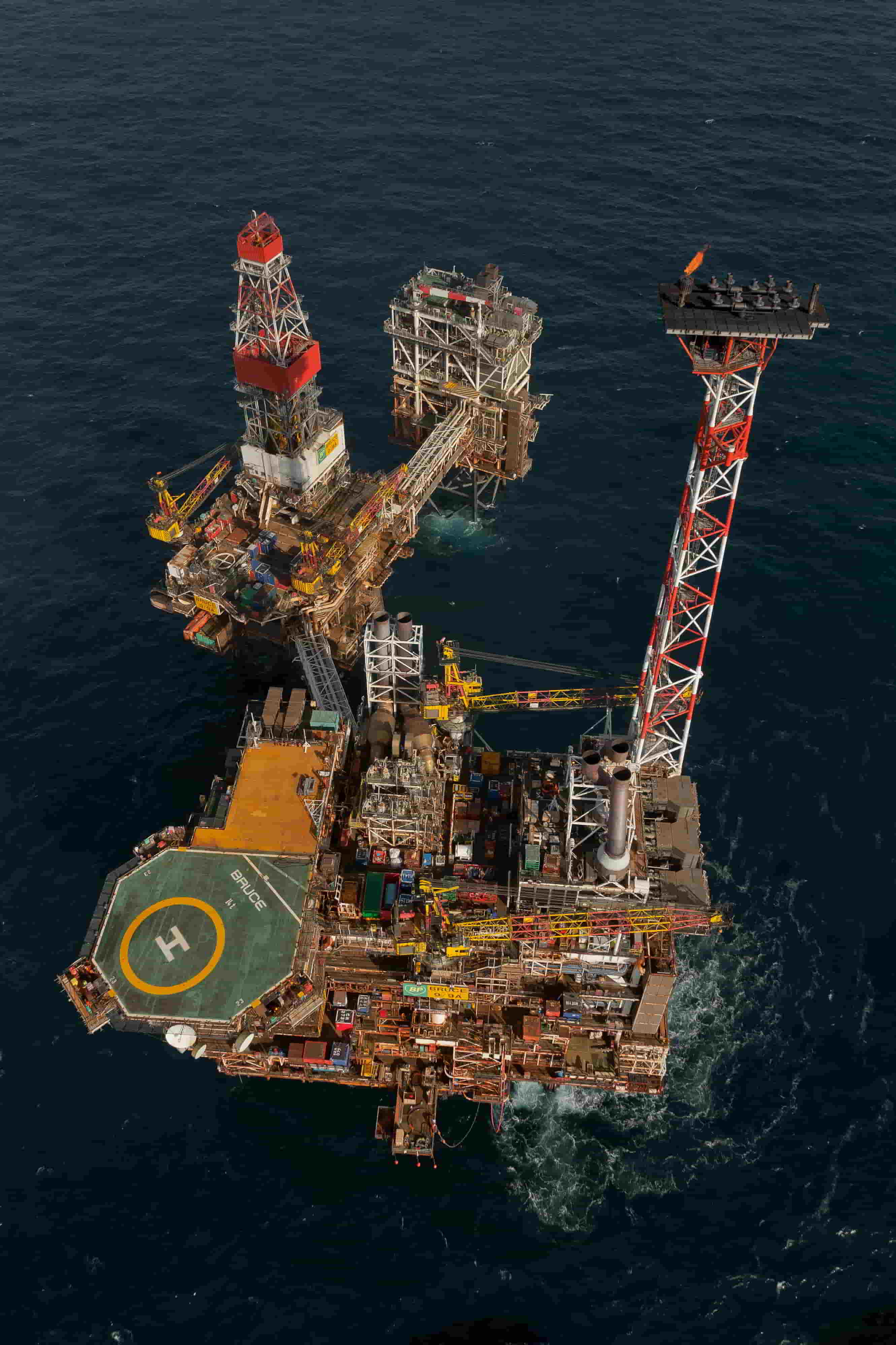 Serica renews North Sea crane ops and maintenance deal with Sparrows Group