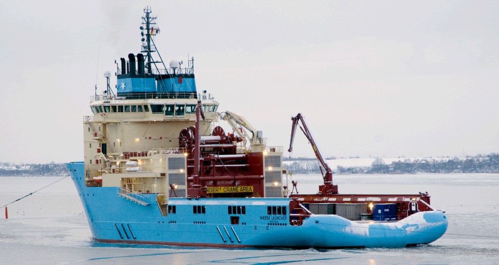 Maersk Supply Service on station-keeping duty for Shell