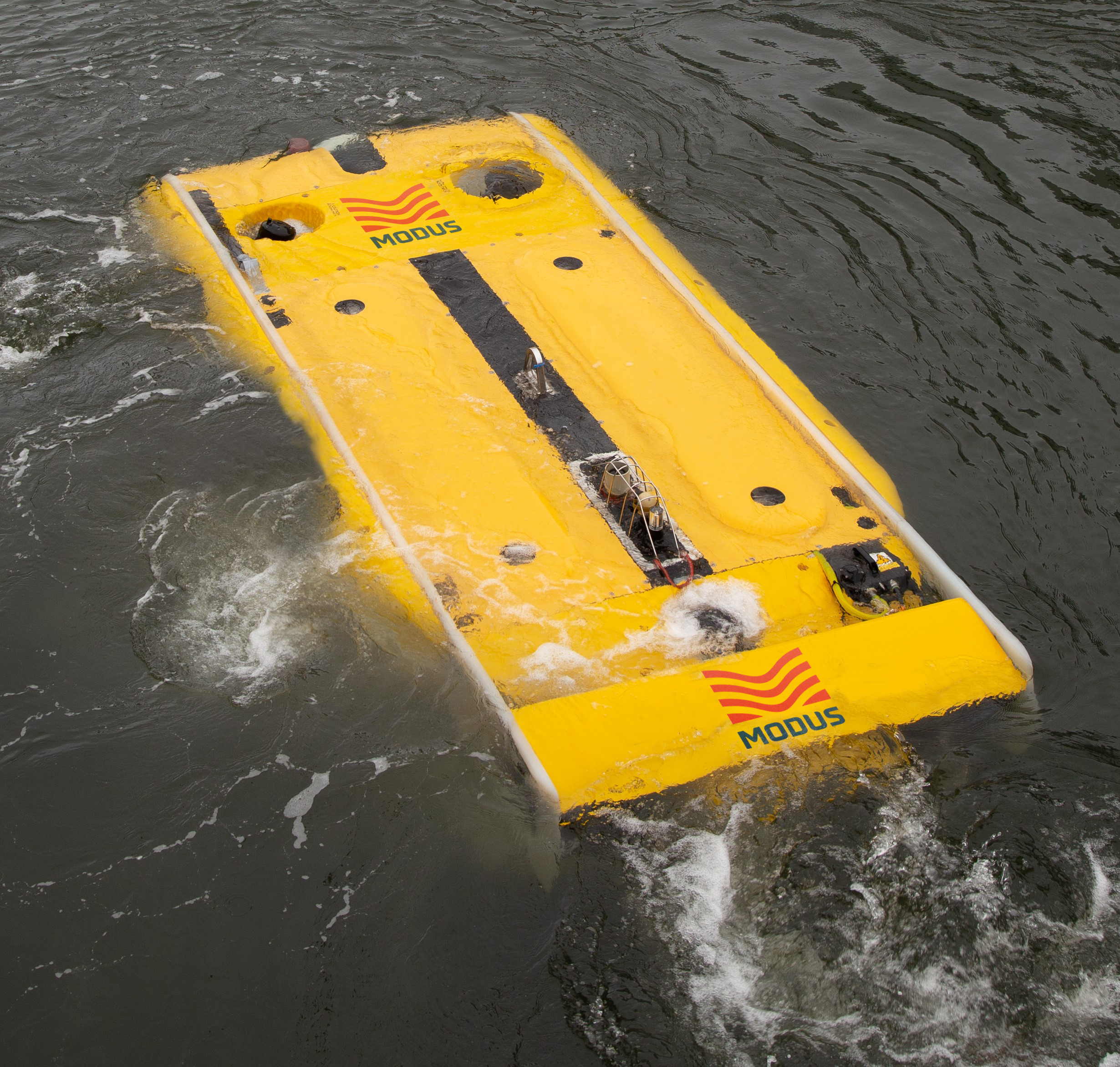 World-first-as-hybrid-Modus-AUV-lands-in-Equinors-subsea-docking-station