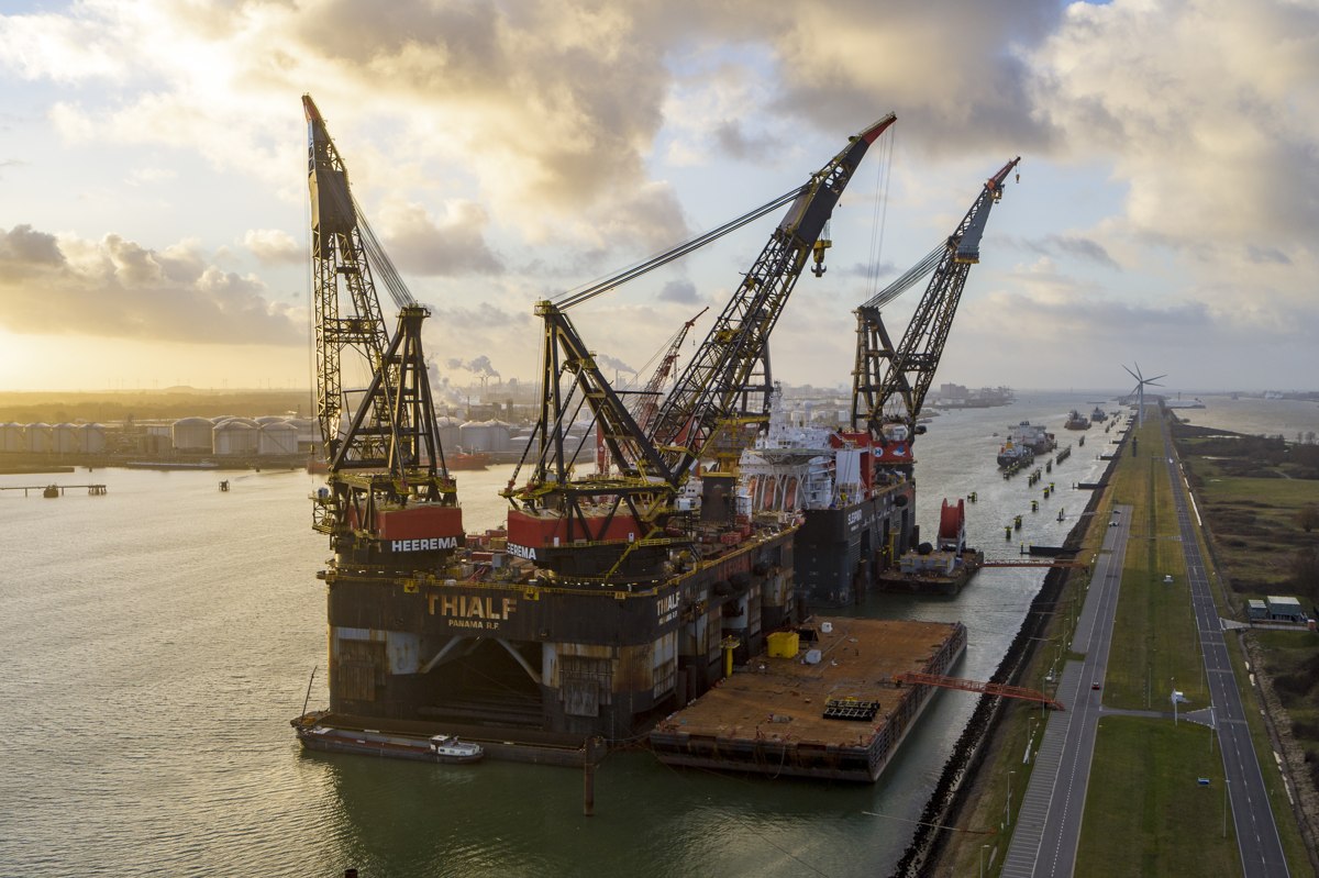 Thialf and Sleipnir on Shore Power at the Calandkanaal - Heerema