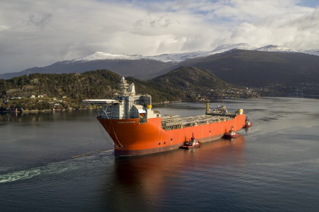 Johan Castberg tow to Stord; Credit: Jan Arne Wold & Roar Lindefjeld; Copyright: Equinor