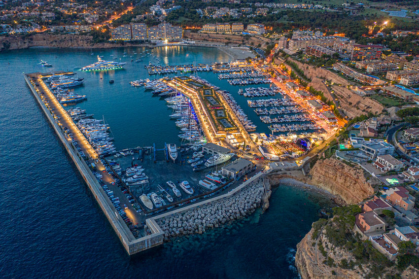 Port Adriano in Spain (Courtesy of Eco Wave Power)