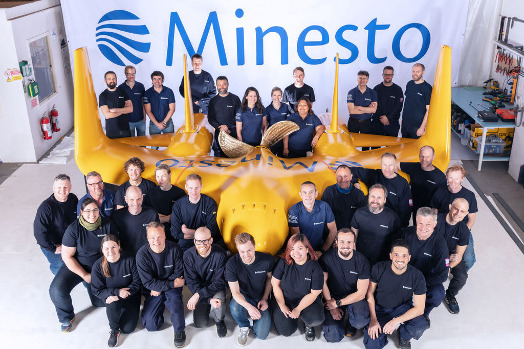 Minesto’s team with Dragon Class tidal energy kite (Courtesy of Minesto)