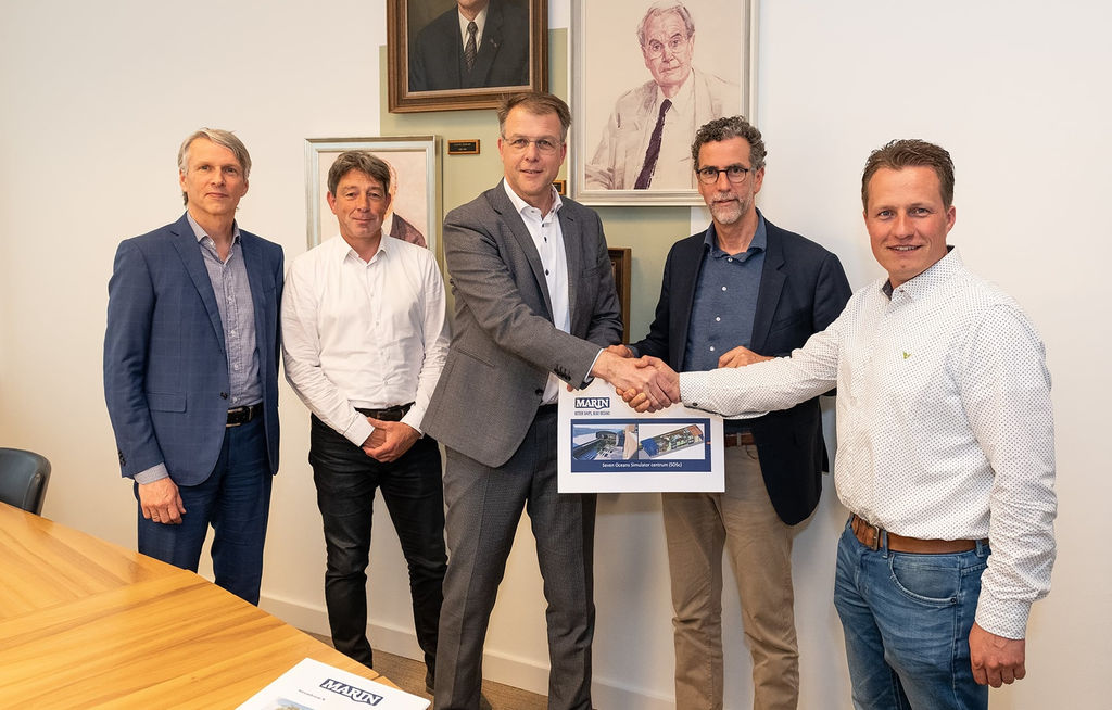 Construction contract signed between MARIN and Van Swaay (Courtesy of MARIN)