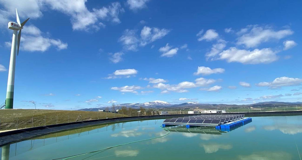 The panels on Emica Solar’s floating solar plant can reach an inclination of up to 25 degrees, the company claims (Courtesy of Emica Solar)