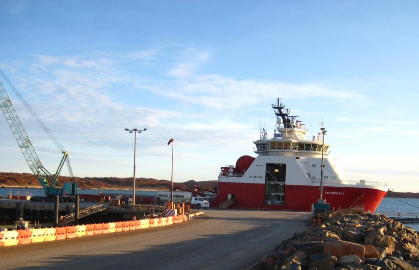 Solstad Far Senator anchor handling support vessel loading at Dampier Wharf. Source: Western Gas