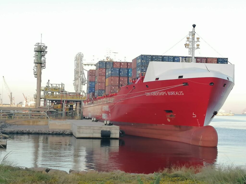 CMA CGM realiza la primera operación de repostaje de GNL en España