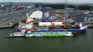 Titan delivers 350 tonnes of LNG to TSHD Vox Ariane