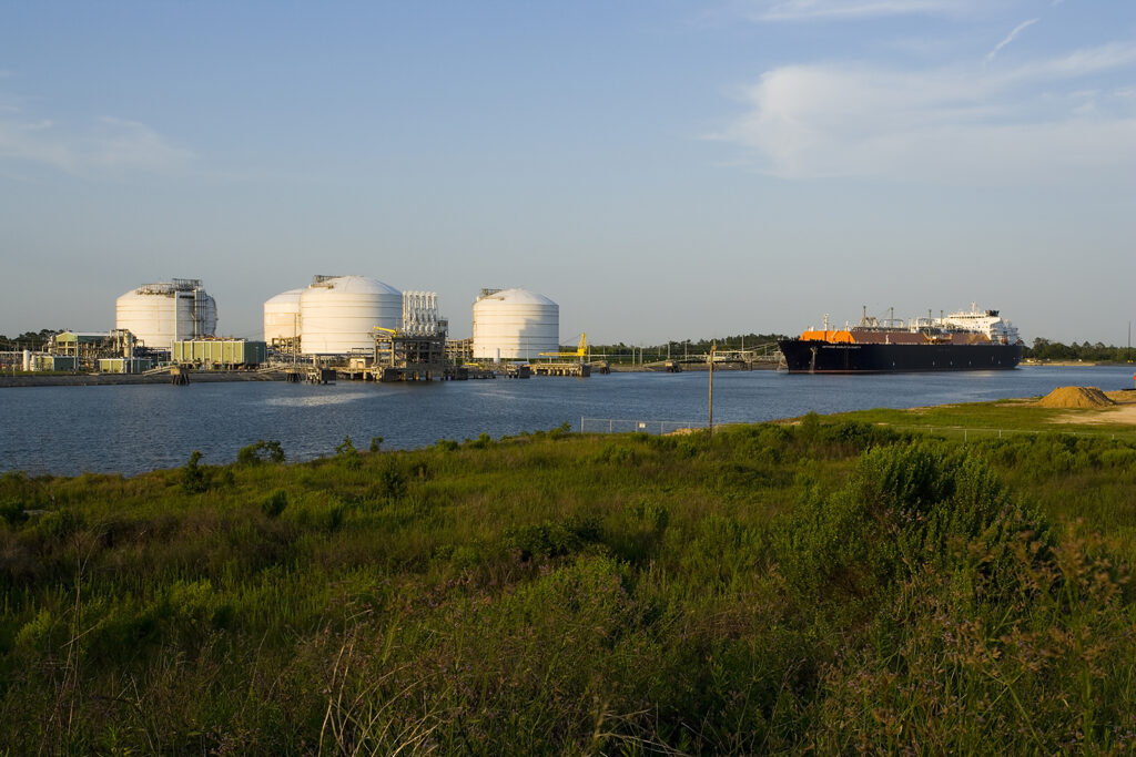 Energy Transfer signs long-term Lake Charles LNG supply deal with China Gas