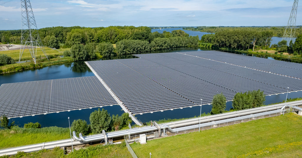 RWE's floating solar plant Amer (Courtesy of RWE)