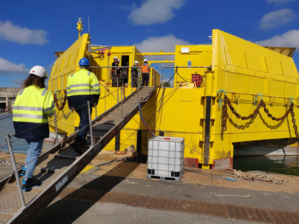 Installation of electrolyser for green hydrogen production on Geps Techno’s platform (Courtesy of Lhyfe)