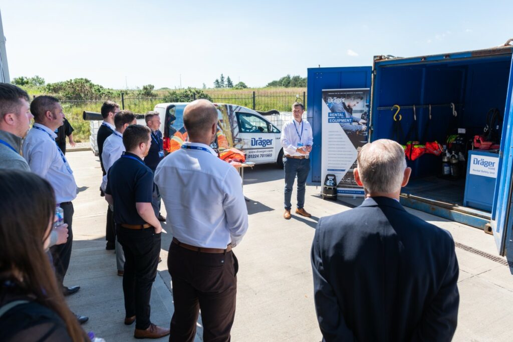 Euan McIntosh, Dräger Marine & Offshore Marketing Manager, giving visitors a demonstration; Source: Dräger Marine & Offshore