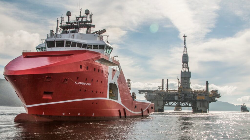 The Njord A platform being towed by the anchor handling tug supply vessel "KL Sandefjord". (Photo: Thomas Sola/Equinor)