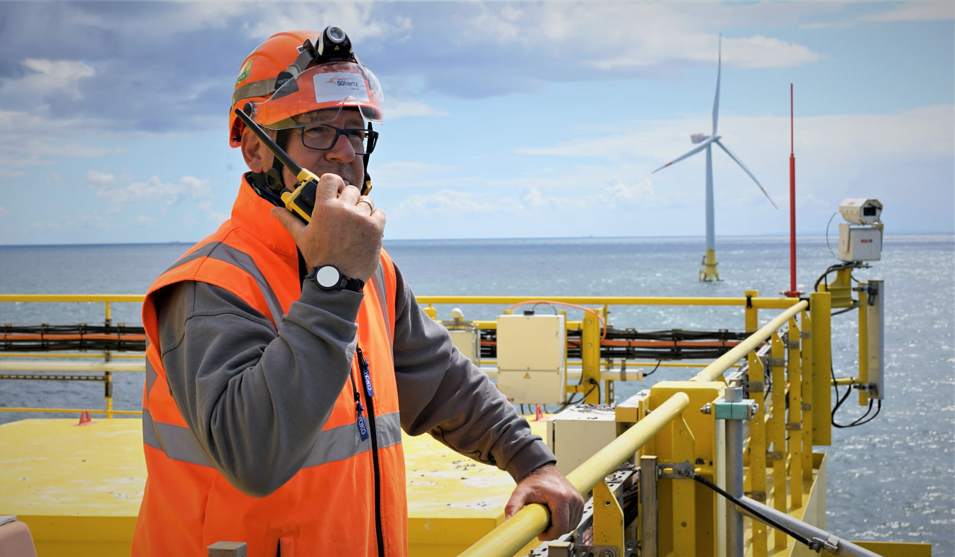 A photo of an Energinet employee at the now-operational Krieger Flak project