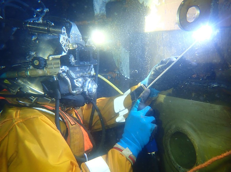 Wärtsilä Underwater Services’ diver