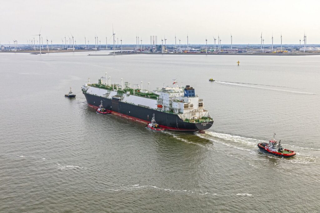 Golar Ingloo FSRU arrives at Eemshaven