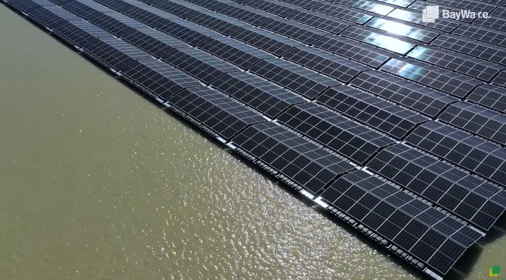 3MWp floating solar plant in Germany (Screenshot/Video by BayWa r.e.)