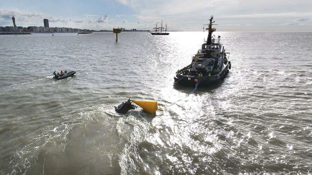 Deployment of Exowave’s wave energy technology at Blue Accelerator (Courtesy of POM West-Vlaanderen)