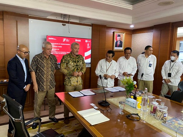 The MoU signing between HydroWing and Indonesia Power (Courtesy of HydroWing)