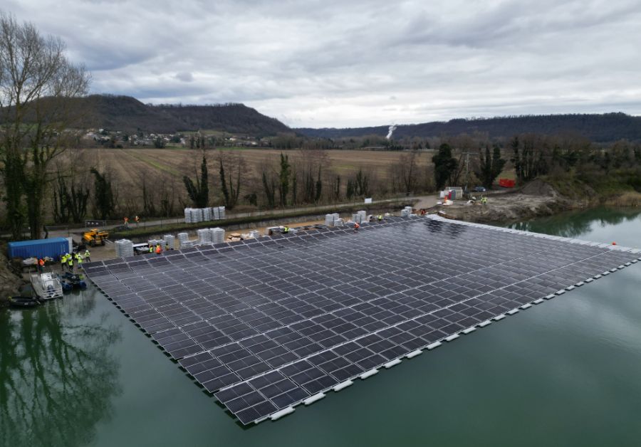 Floating solar plant in France’s Isère taking shape