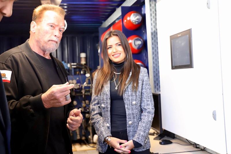 Arnold Schwarzenegger and Inna Braverman visiting the Wave Energy Conversion Unit in the Port of LA. Source: Eco Wave Power