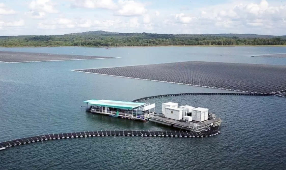 Acciona Energía has added a new photovoltaic (PV) floating system to its floating solar power plant at the Sierra Brava reservoir in Spain as part of a pilot project to evaluate the system's performance.