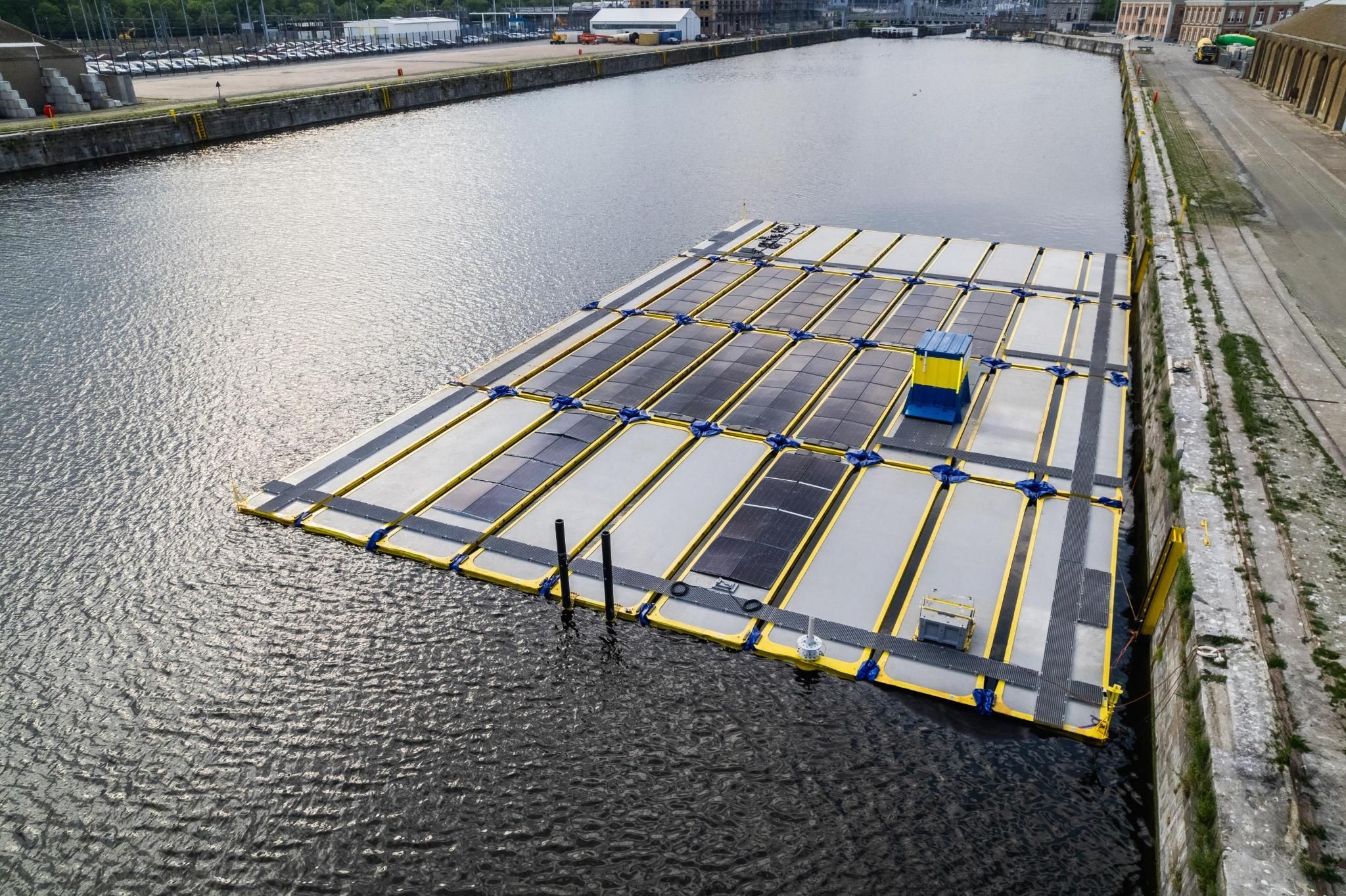 floating solar platform standing on calm water