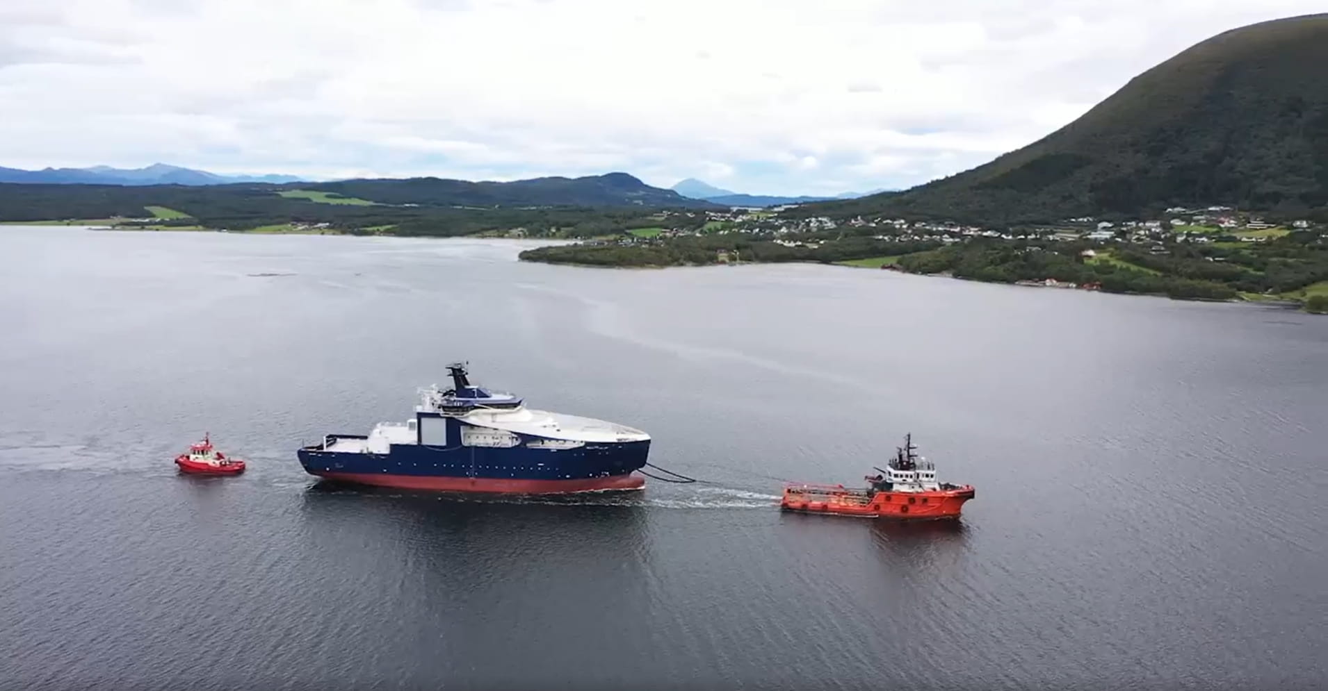 VARD's newbuild 962, known as CLV Freja, on its way to Norwegian yard; Source: VARD