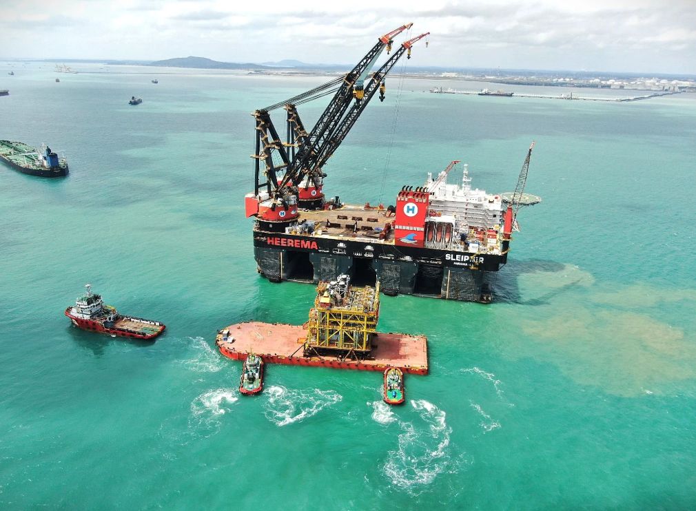 Ichthys LNG BCM being placed on Heerema's Sleipnir; Source: Inpex Australia