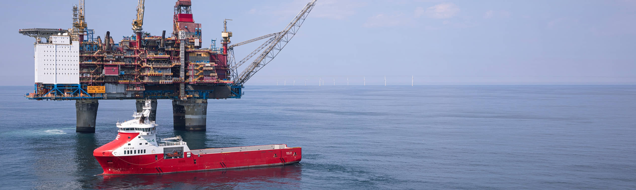 Hywind Tampen wind farm (on the horizon) powers the Gullfaks and Snorre fields; Credit: Ole Jørgen Bratland