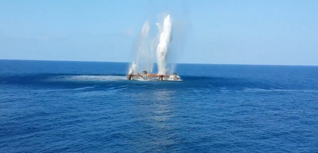 Offshore decom ops with explosives; Source: Oleksandr Ulezko