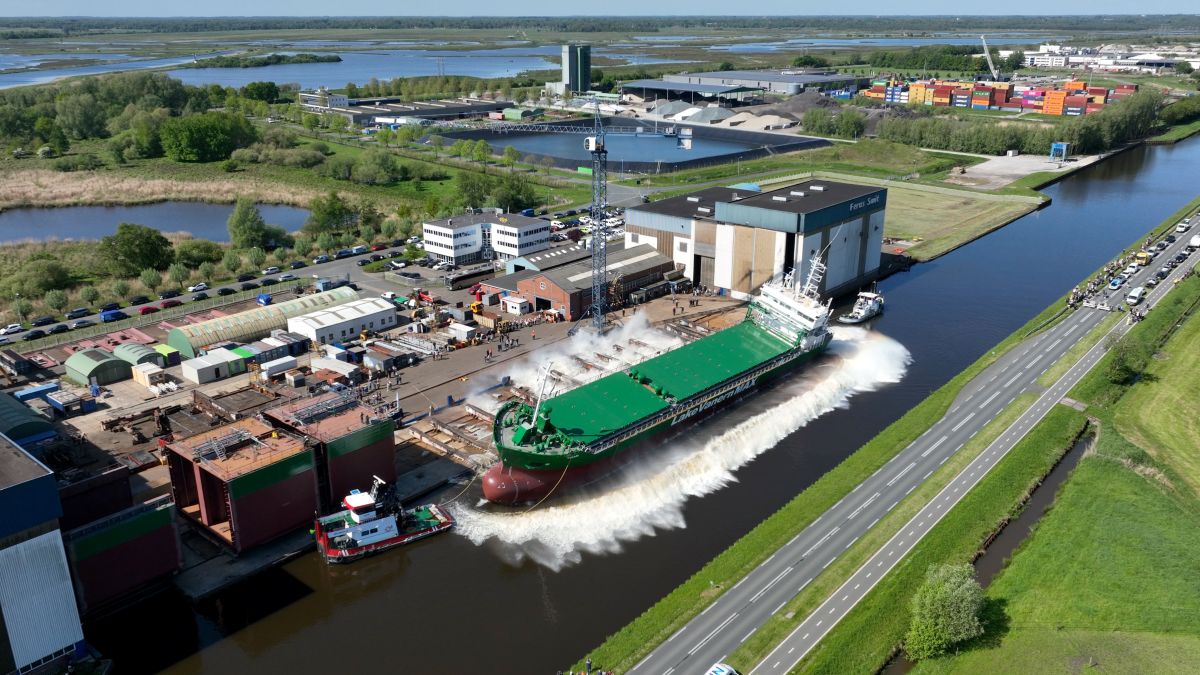 Erik Thun splashes fourth hybrid Lake Vanern Max ship