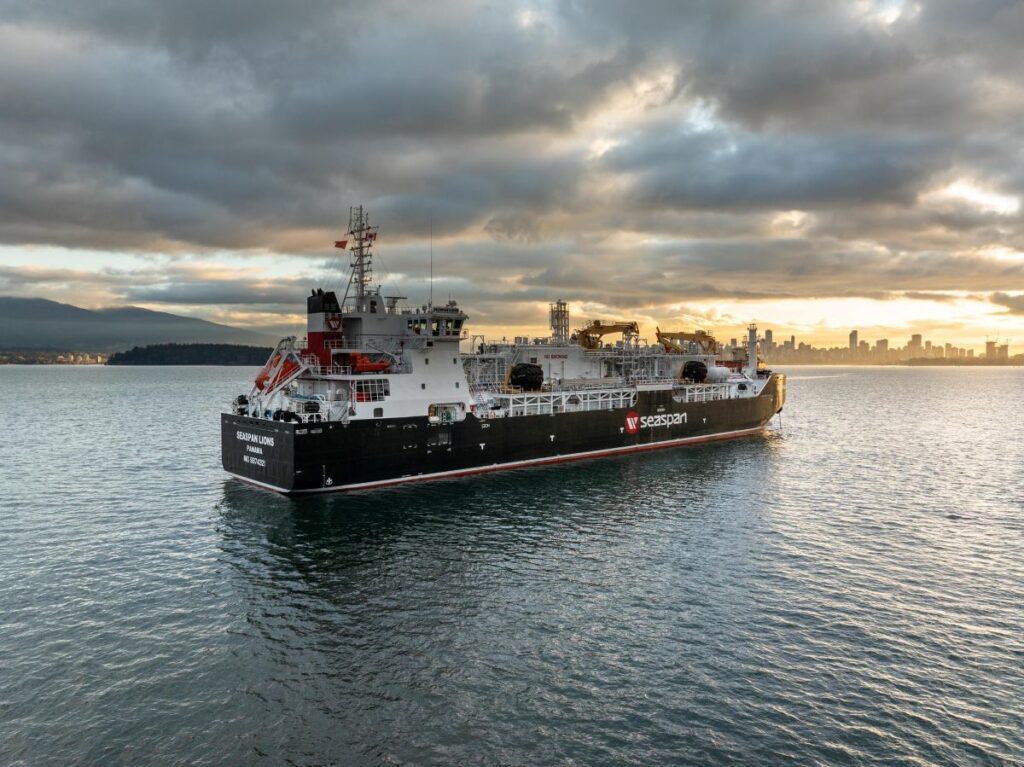 Seaspan's 3rd 15,500 TEU LNG-powered containership sets sail