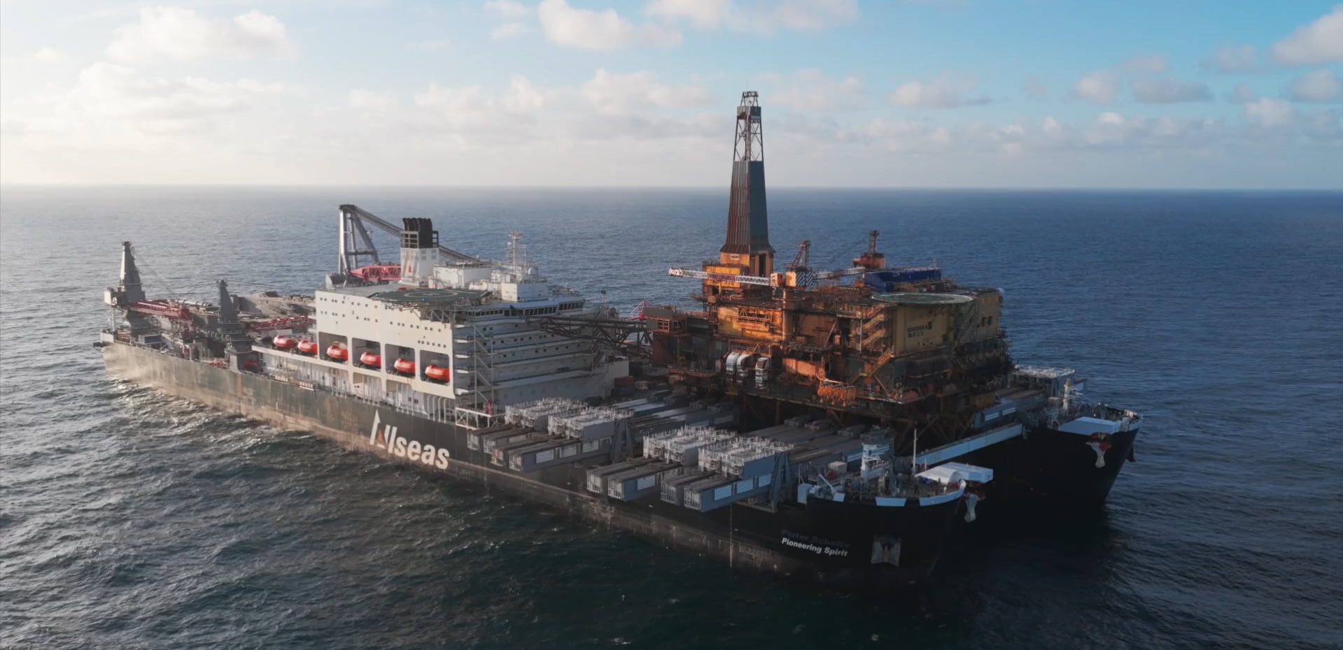 Allseas' Pioneering Spirit removes Heather Alpha topside; Source: EnQuest