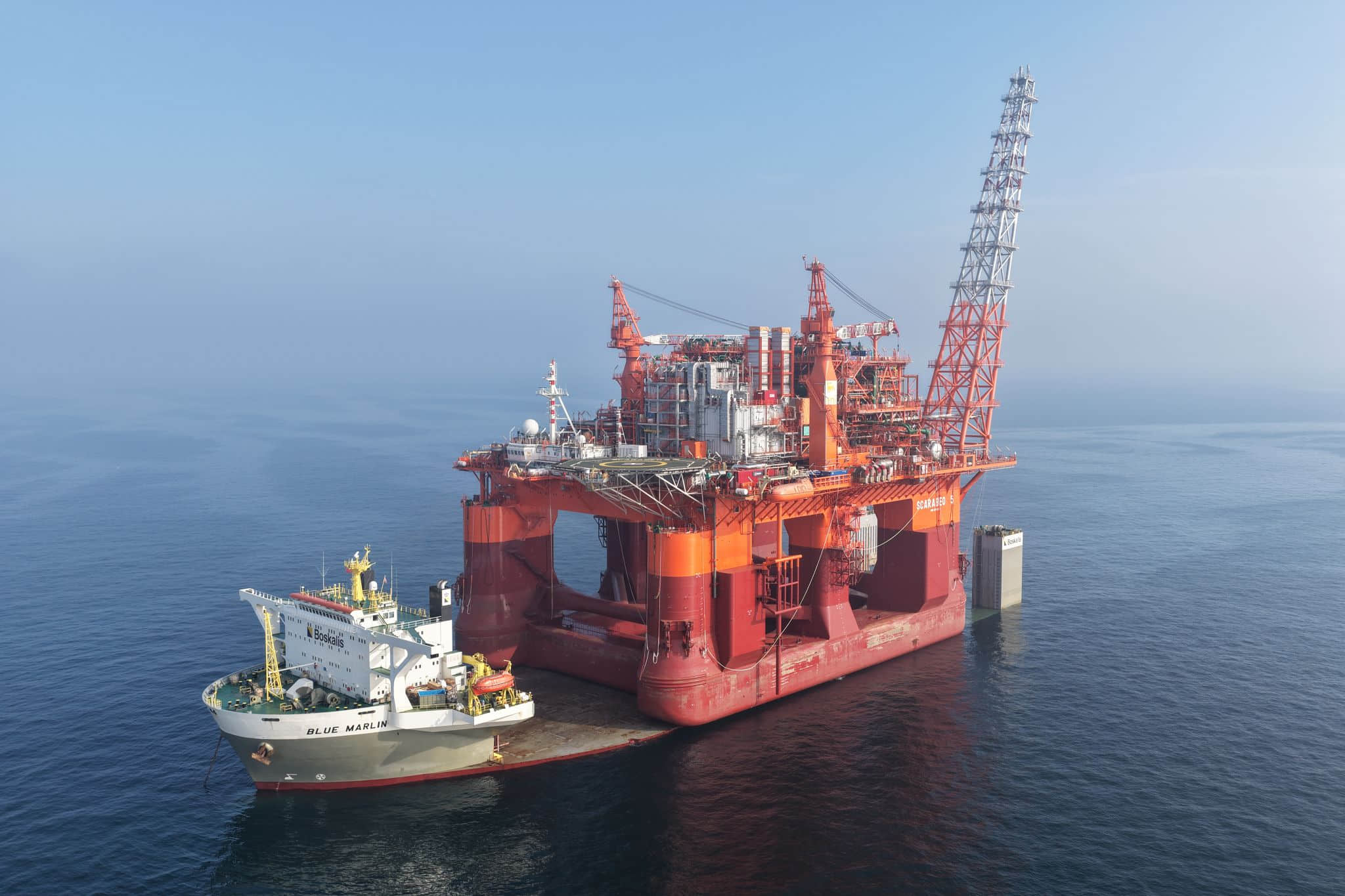 Blue Marlin transports Congo-bound FPU; Source: Boskalis